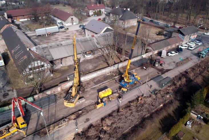 Prace na trasie Kraków – Katowice. Powstają 3 wiadukty nad torami Prace na trasie Kraków – Katowice. Powstają 3 wiadukty nad torami