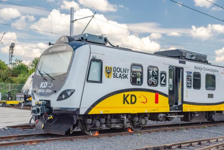 Zmiana w malowaniu pociągów KD. Większe logo województwa [zdjęcia]