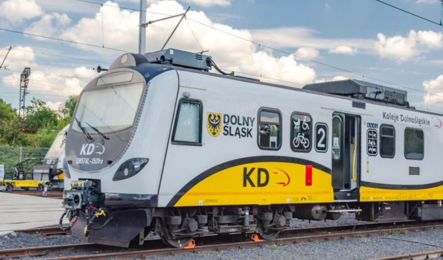 Zmiana w malowaniu pociągów KD. Większe logo województwa [zdjęcia]