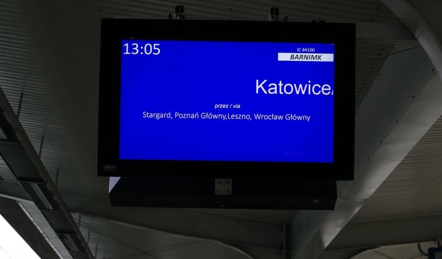 W Szczecinie Głównym są już nowe wyświetlacze. Zastąpiły zaledwie 6-letnie urządzenia [zdjęcia]