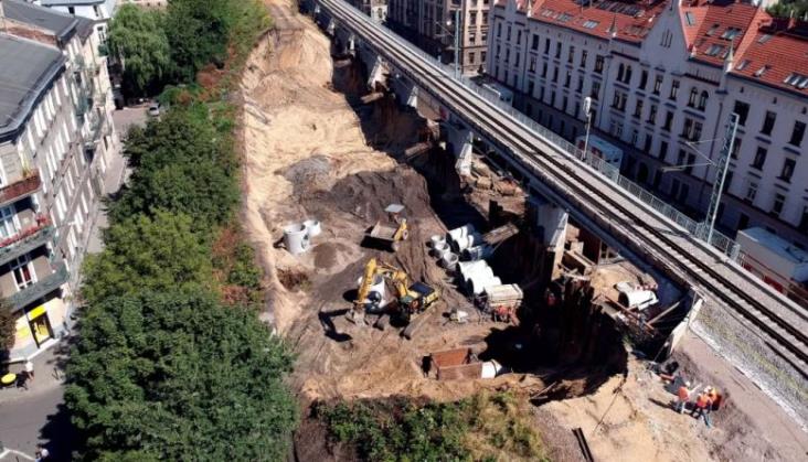 Cztery bomby lotnicze na budowie estakady kolejowej w Krakowie