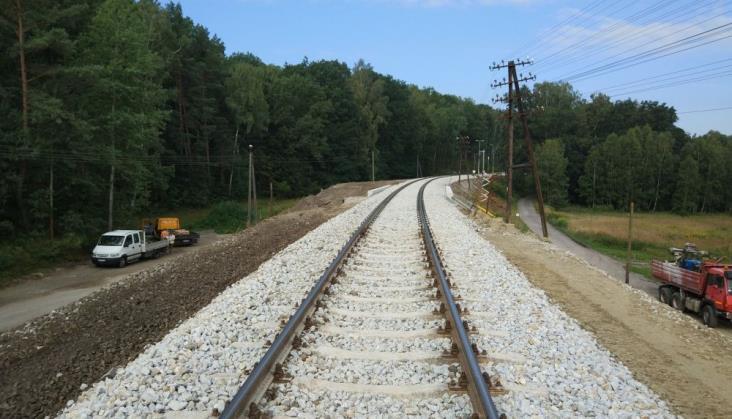 Po otwartej linii Nysa – Opole pociągi wciąż jeżdżą wolno. Kiedy przyspieszą?