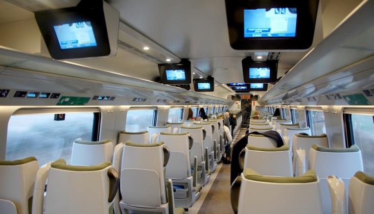 PKP Intercity: Pasażerowie drugiej klasy w ekspresach otrzymają tylko wodę
