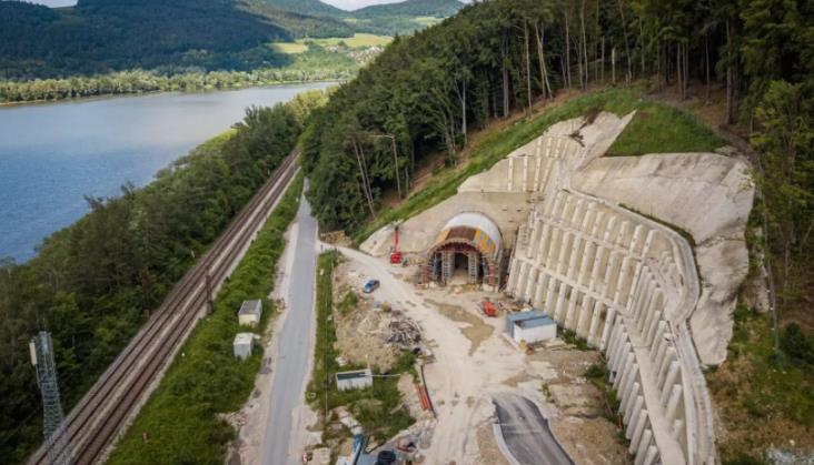 Nowa linia kolejowa na Słowacji. Już jeżdżą po niej pociągi