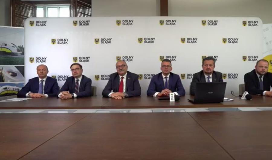 Koleje Dolnośląskie podpisały umowę na zakup Elfów 2 z Pesy