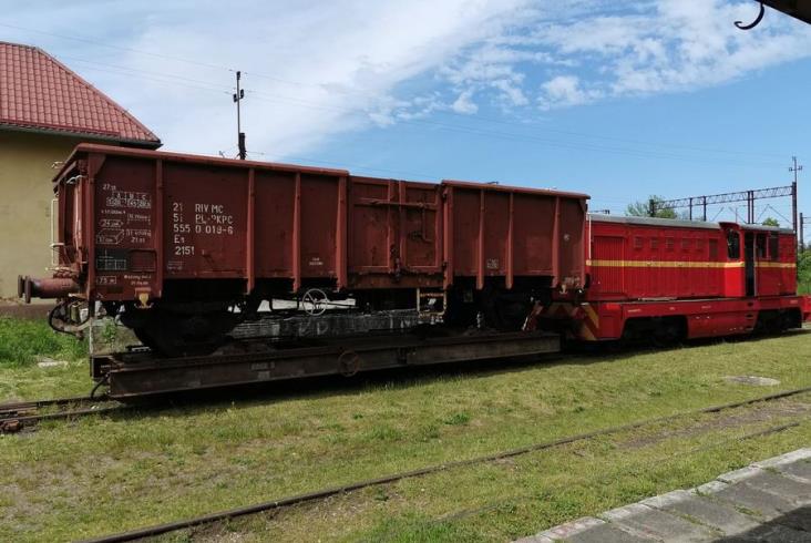 Koszalińska wąskotorówka uruchomiła wąskotorowy transporter do przewozu normalnotorowych wagonów Koszalińska wąskotorówka uruchomiła wąskotorowy transporter do przewozu normalnotorowych wagonów