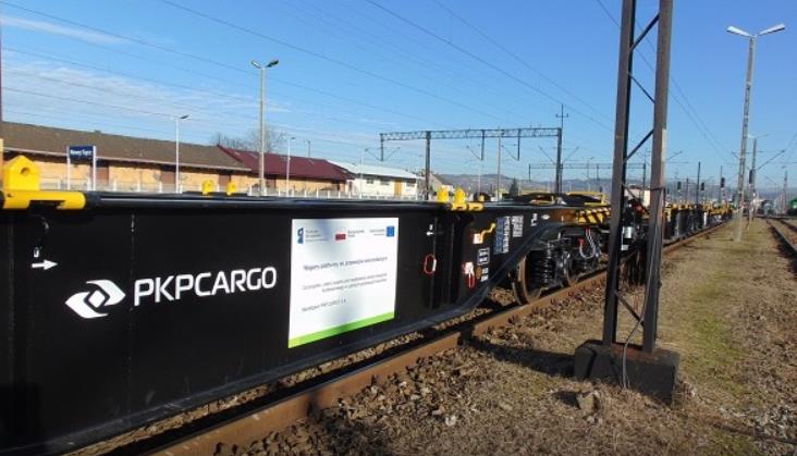 Nowe wagony-platformy z konsorcjum Wagony Świdnica – Astra Rail już w PKP Cargo