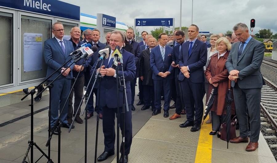 Cztery pociągi wróciły na trasę Mielec - Dębica [zdjęcia]
