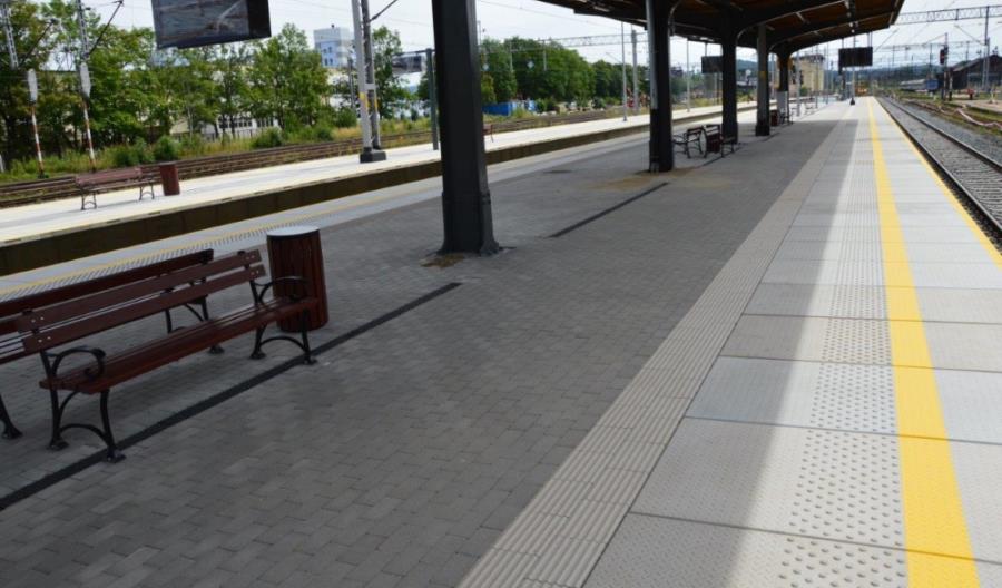Jelenia Góra z nowymi peronami (zdjęcia)