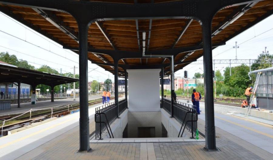 Jelenia Góra z nowymi peronami (zdjęcia)