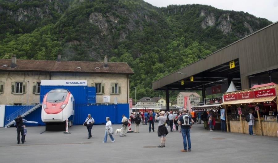 Giruno – pociąg Stadlera, którym pojedziemy przez Alpy