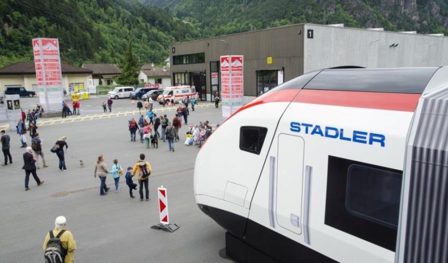 Giruno – pociąg Stadlera, którym pojedziemy przez Alpy