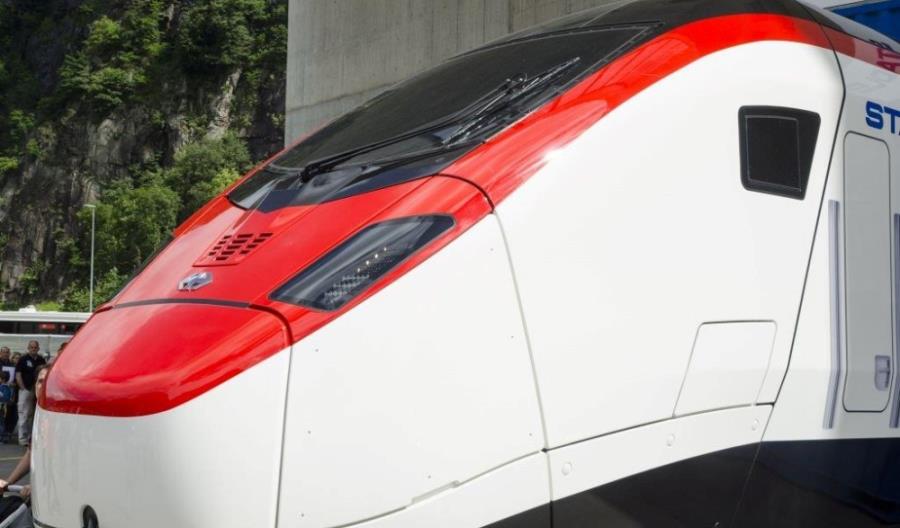 Giruno – pociąg Stadlera, którym pojedziemy przez Alpy