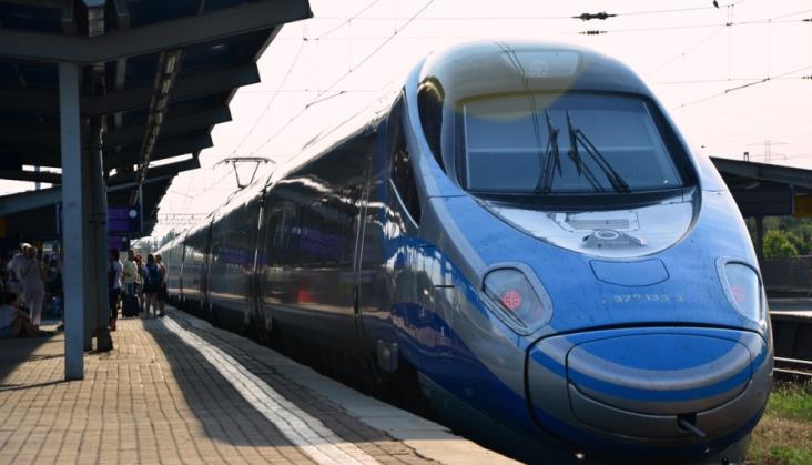 Intercity nie widzi podstaw do zniesienia opłaty pokładowej w Pendolino