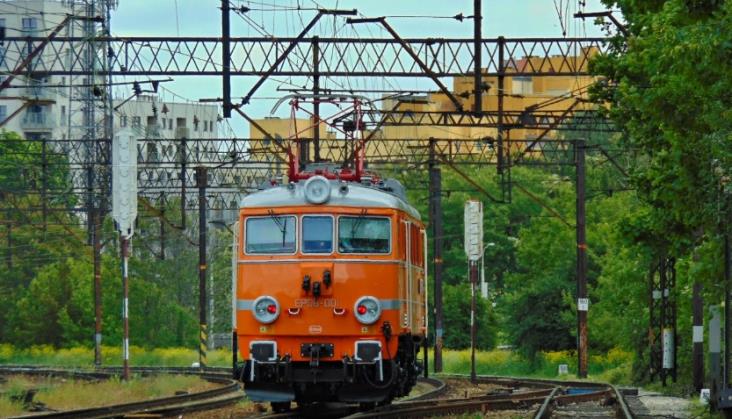 Pierwsza z lokomotyw EP08 wróciła do swoich historycznych barw [wideo]