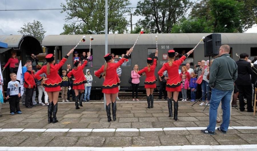 Pierwszy w tym roku pociąg retro w Małopolsce wyjeżdża na tory