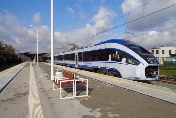 Powstały nowe perony między Wrocławiem a Jelenią Górą (zdjęcia) Powstały nowe perony między Wrocławiem a Jelenią Górą (zdjęcia)