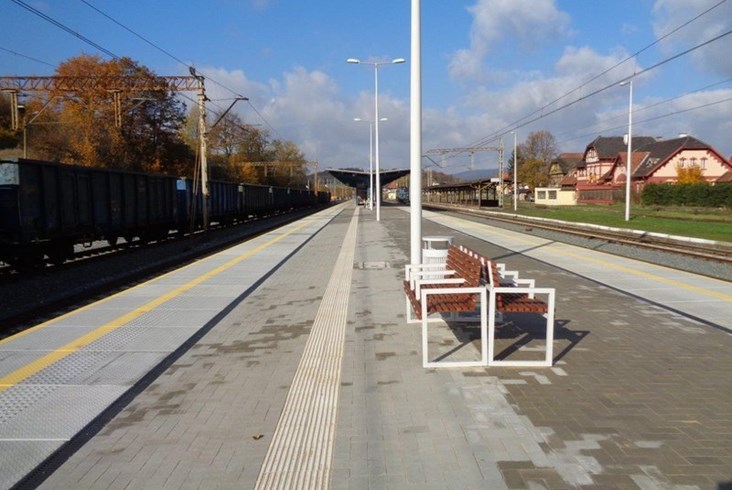 Powstały nowe perony między Wrocławiem a Jelenią Górą (zdjęcia)