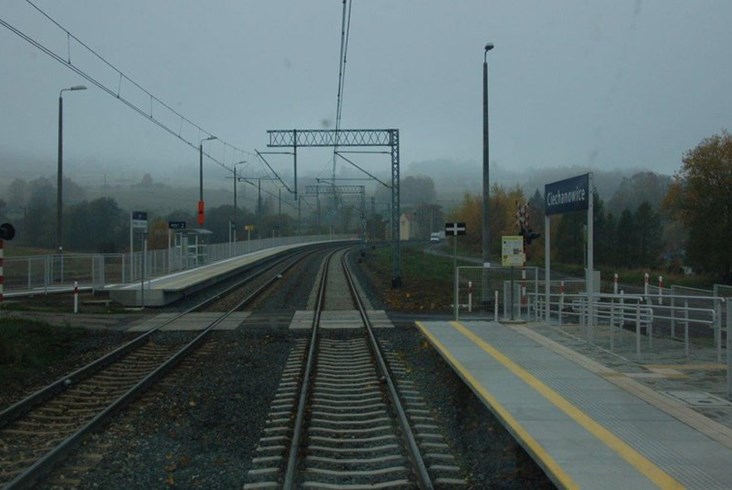 Powstały nowe perony między Wrocławiem a Jelenią Górą (zdjęcia)