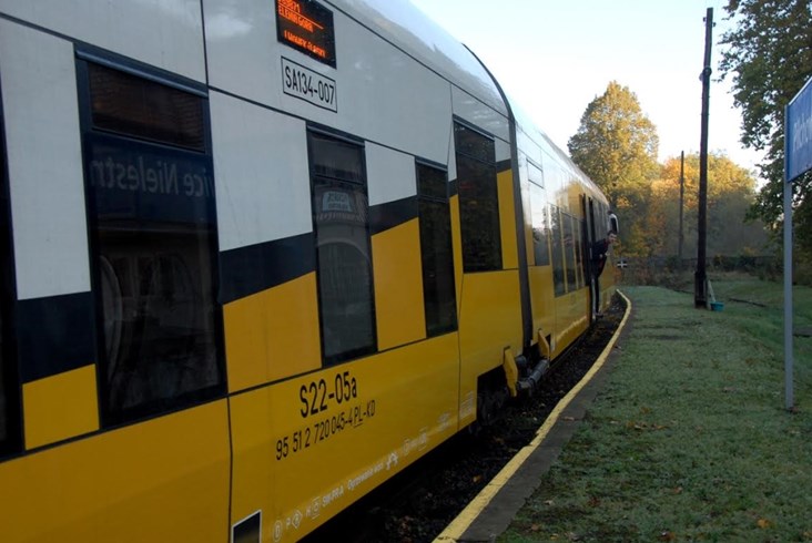 Ostatnie pociągi Jelenia Góra – Lwówek Śląski. Co stanie się z linią? [zdjęcia]