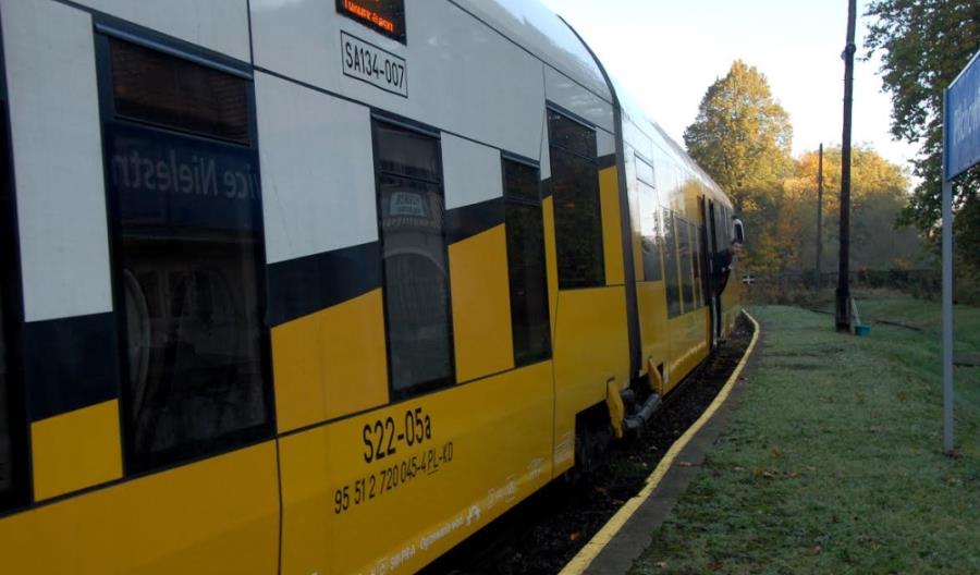 Ostatnie pociągi Jelenia Góra – Lwówek Śląski. Co stanie się z linią? [zdjęcia]