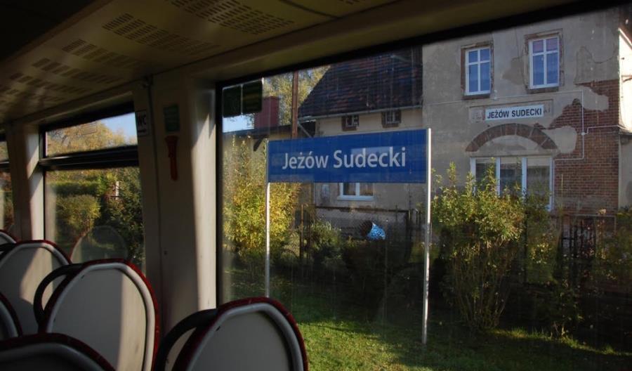 Ostatnie pociągi Jelenia Góra – Lwówek Śląski. Co stanie się z linią? [zdjęcia]