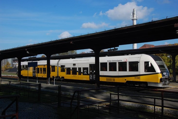 Ostatnie pociągi Jelenia Góra – Lwówek Śląski. Co stanie się z linią? [zdjęcia]