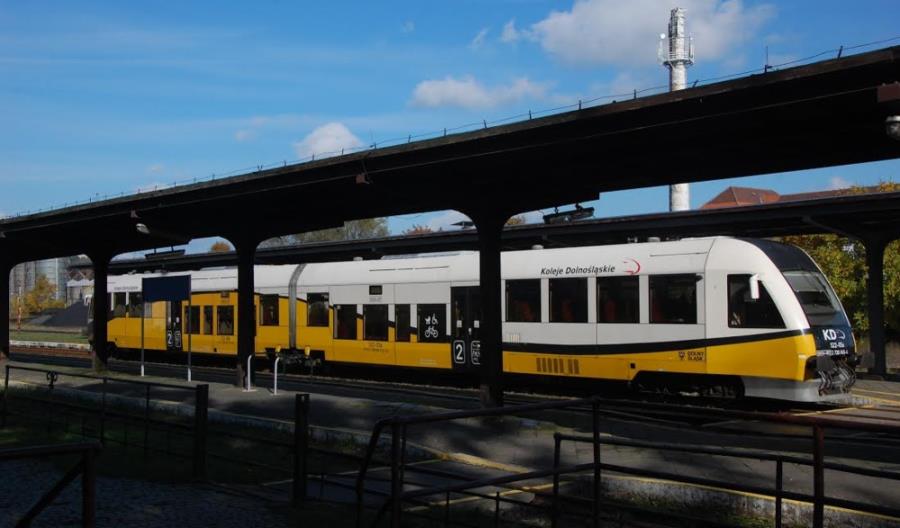 Ostatnie pociągi Jelenia Góra – Lwówek Śląski. Co stanie się z linią? [zdjęcia]