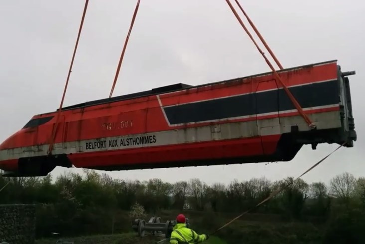 Francja: Ruszyła renowacja fragmentu historycznego pociągu TGV 001