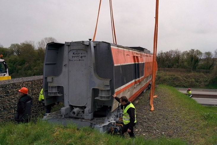 Francja: Ruszyła renowacja fragmentu historycznego pociągu TGV 001