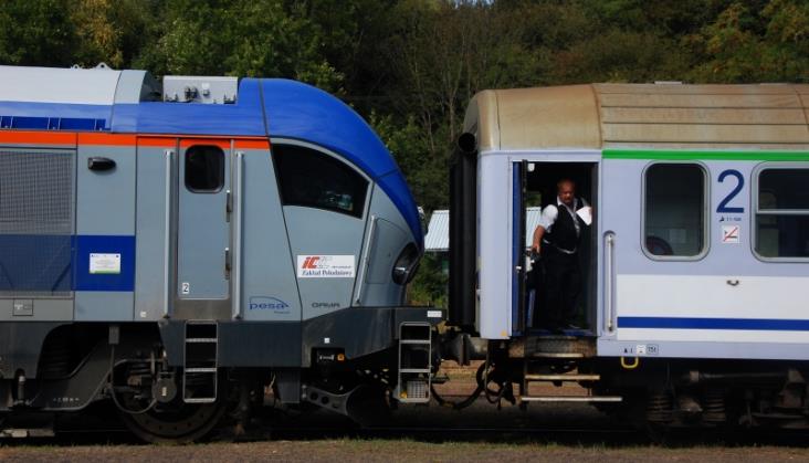 PKP Intercity z umową na elektryczno-spalinową lokomotywę Pesy