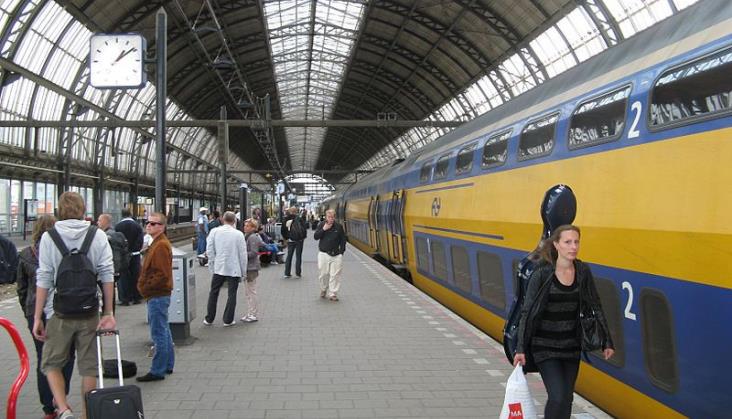 Kto dostarczy pociągi intercity dla Holandii?