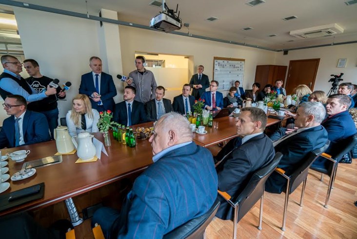 Małopolscy parlamentarzyści odwiedzili Newag [zdjęcia]