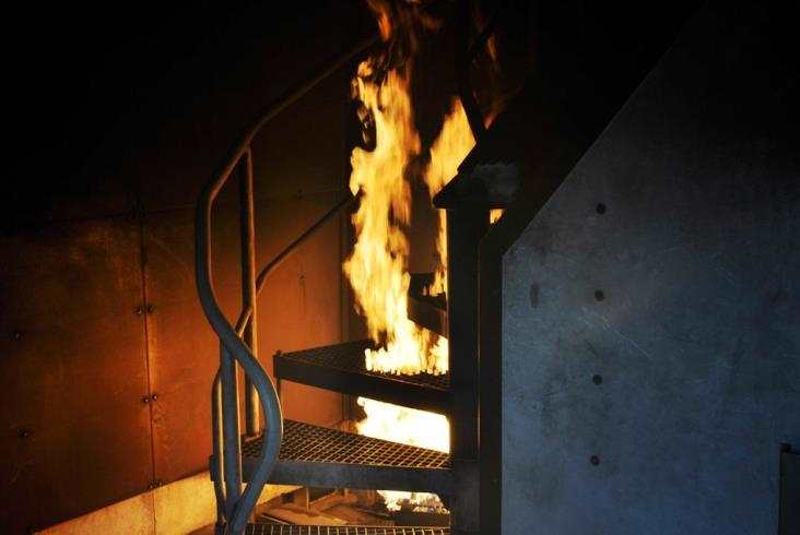 Metro trenuje pożary z żywym ogniem (zdjęcia z trenażera)