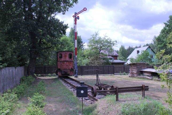 Maszynista KM buduje na podwórku skansen kolejowy