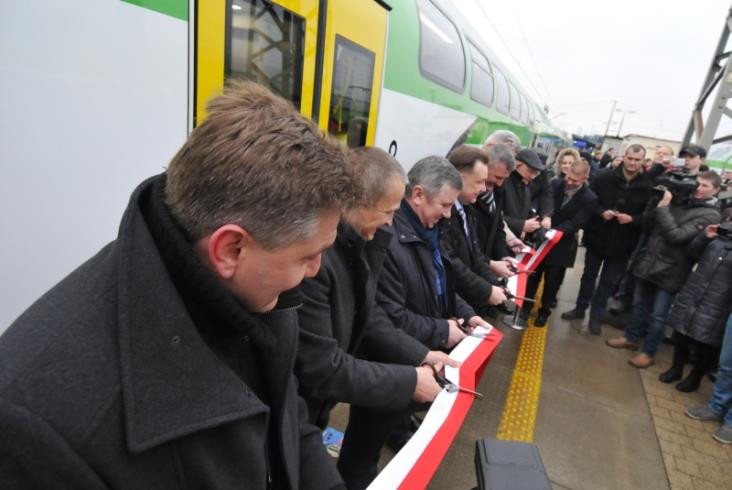 Wagony Sundeck i lokomotywy Gama oficjalnie przekazane Kolejom Mazowieckim (zdjęcia)