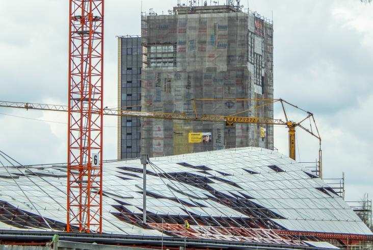 Dach dworca Łódź Fabryczna nabiera kształtów