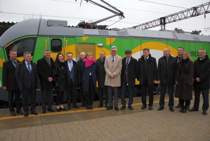 Wagony Sundeck i lokomotywy Gama oficjalnie przekazane Kolejom Mazowieckim (zdjęcia)