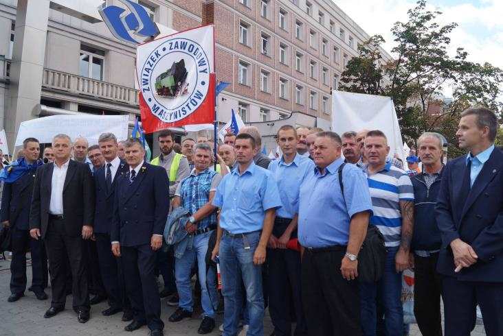 Nie ma zgody ze związkami PKP Cargo. Spółka i tak wyda 50 mln zł na podwyżki