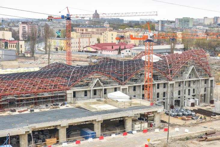Dach dworca Łódź Fabryczna nabiera kształtów