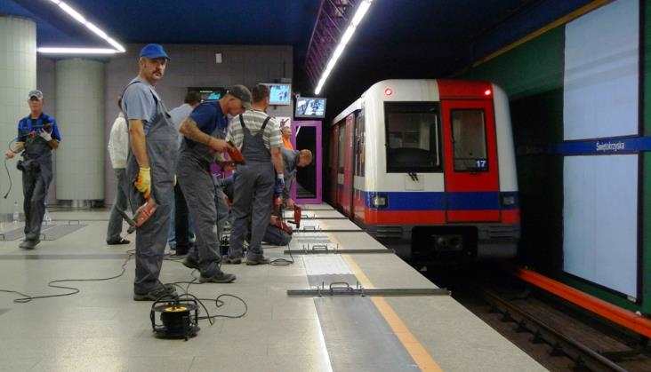 Weekend bez stacji Służew i Świętokrzyska na I linii metra