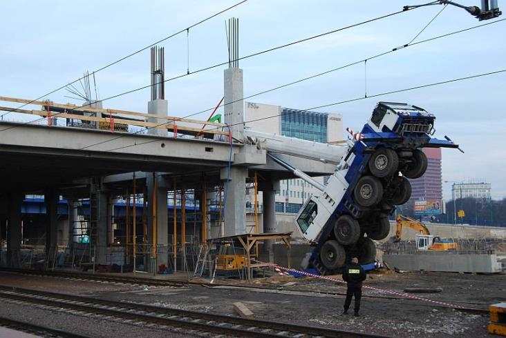 Poznań: Prace na budowie dworca wznowione po wypadku Poznań: Prace na budowie dworca wznowione po wypadku