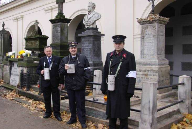 Warszawa: Spacer zaduszkowy szlakiem grobów osób związanych z kolejnictwem Warszawa: Spacer zaduszkowy szlakiem grobów osób związanych z kolejnictwem