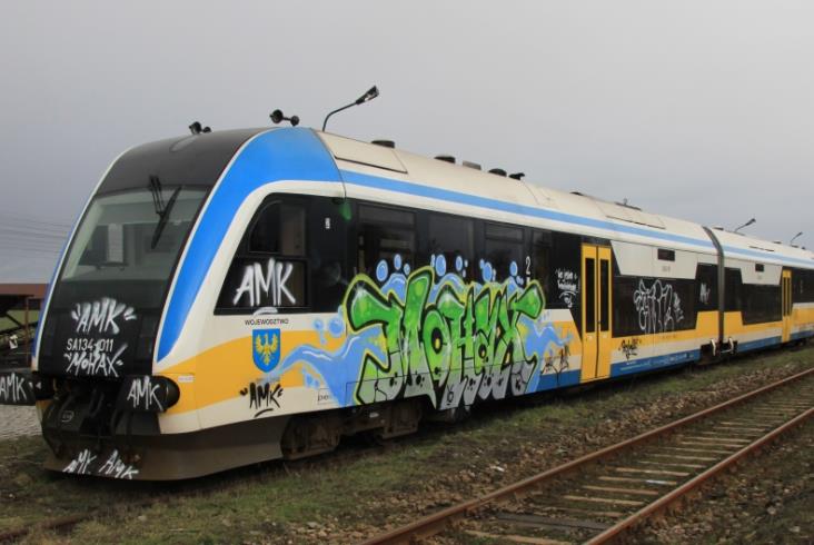 Uszkodzony SA 134 z opolskiego jest dewastowany. Co dalej z pociągami tego typu?