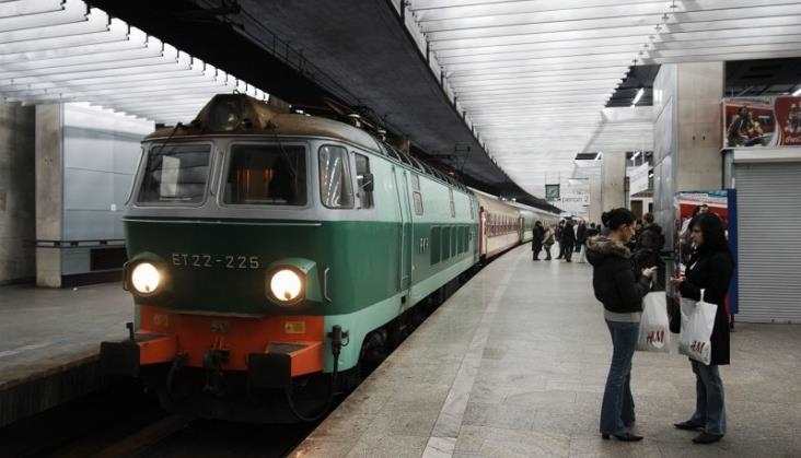 Mniejsza punktualność pociągów w II kw. 2012 r.