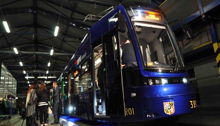Zobacz lakier blue metalic na tramwaju Twist dla Wrocławia