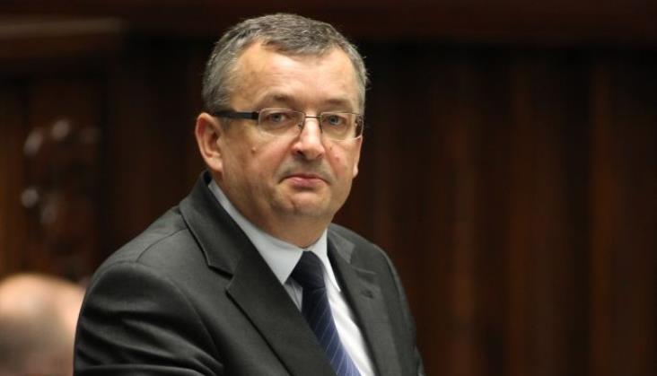 Minister Adamczyk krytykuje prywatyzację kolei