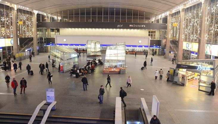 Megafonistki odchodzą do lamusa. Także na Centralnym
