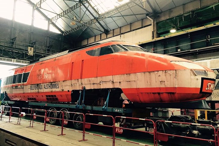Francja: Ruszyła renowacja fragmentu historycznego pociągu TGV 001