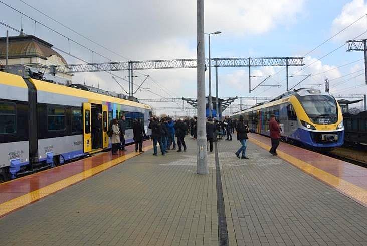 Zainaugurowano połączenia Kolei Małopolskich do Tarnowa i Nowego Sącza Zainaugurowano połączenia Kolei Małopolskich do Tarnowa i Nowego Sącza